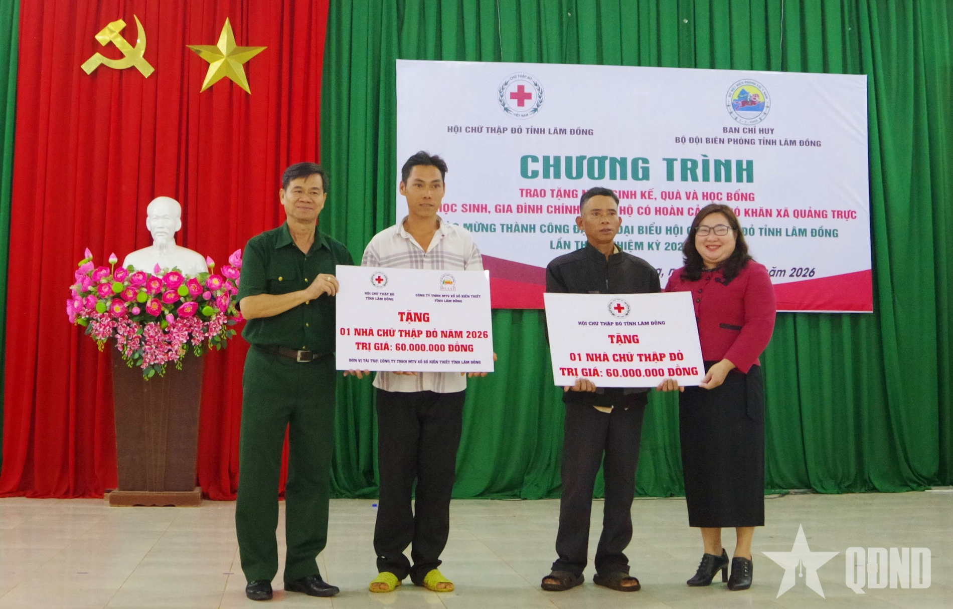 Bộ đội Biên phòng tỉnh Lâm Đồng phối hợp trao kinh phí xây nhà, tặng quà các gia đình chính sách